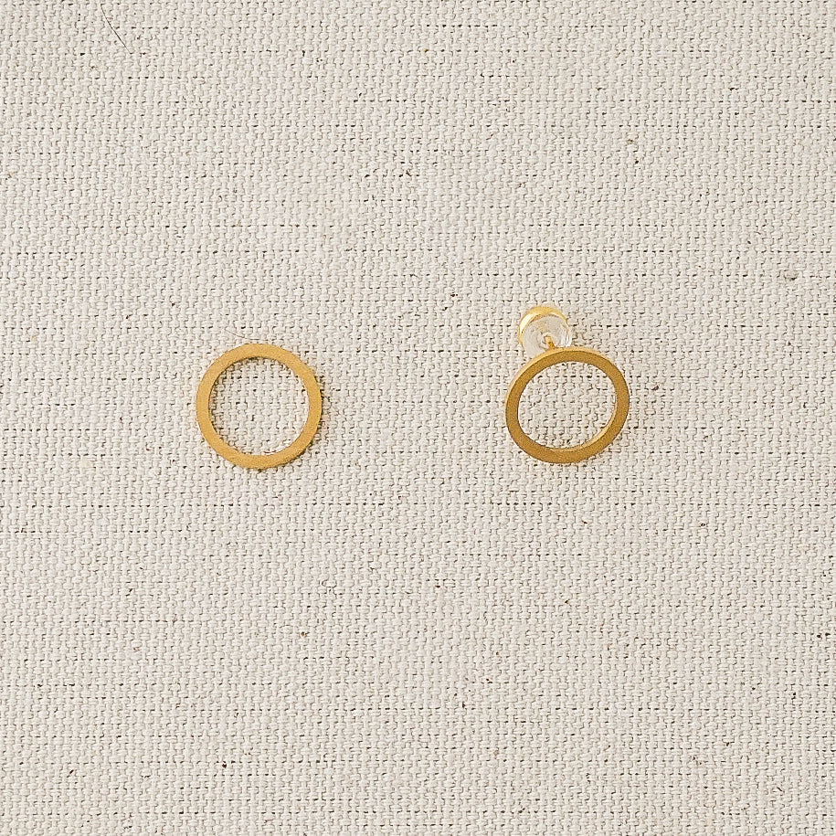Mini Aretes Círculo en Oro