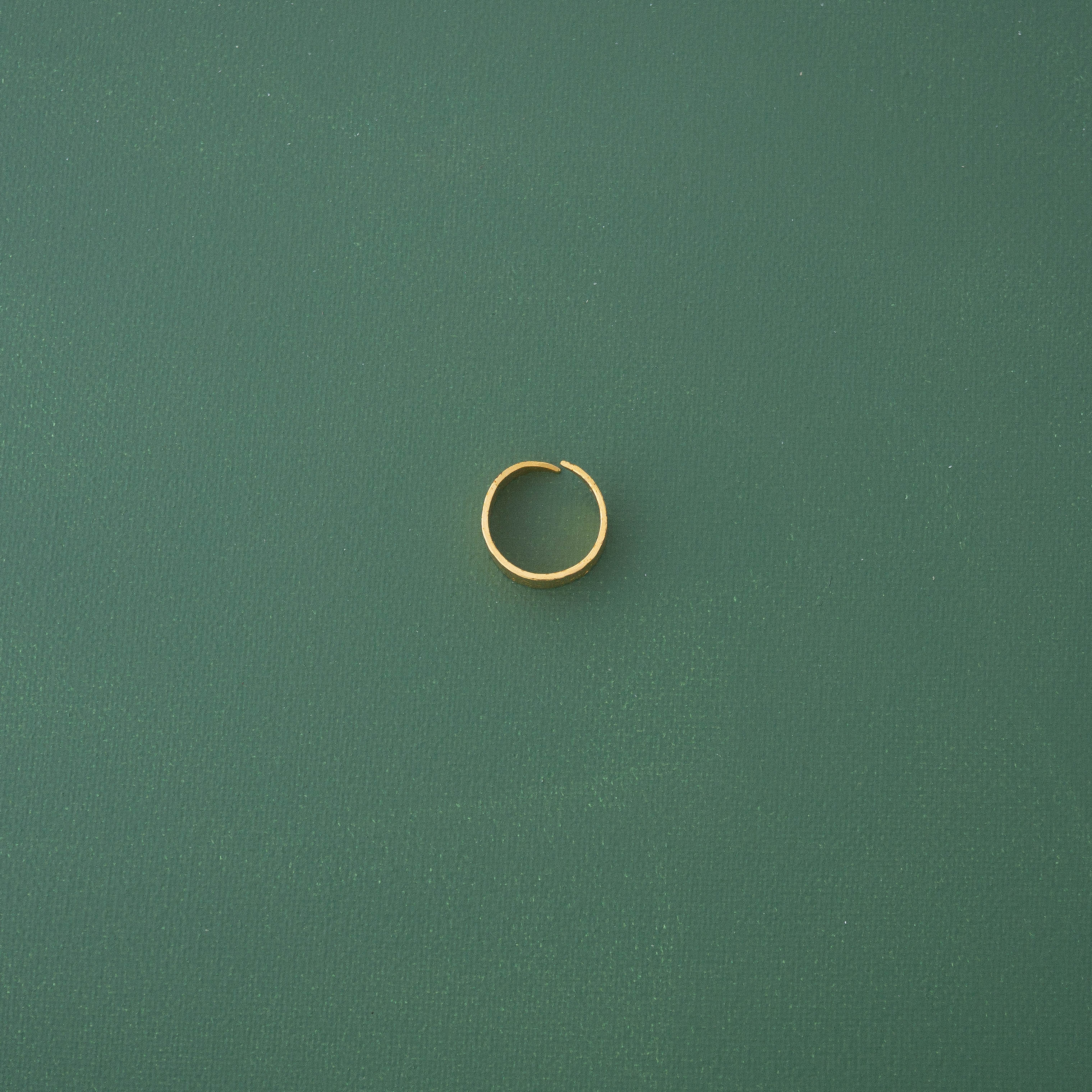 Modern Band Ring in Shiny Gold - emme